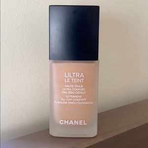 CHANEL ULTRA LE TEINT FOUNDATION B20